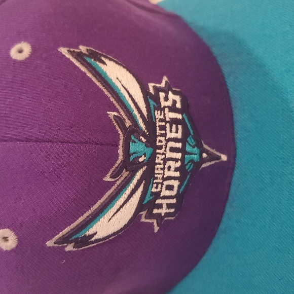 Charlotte Hornets Snapback Black and Teal Hat - Picture 2 of 6